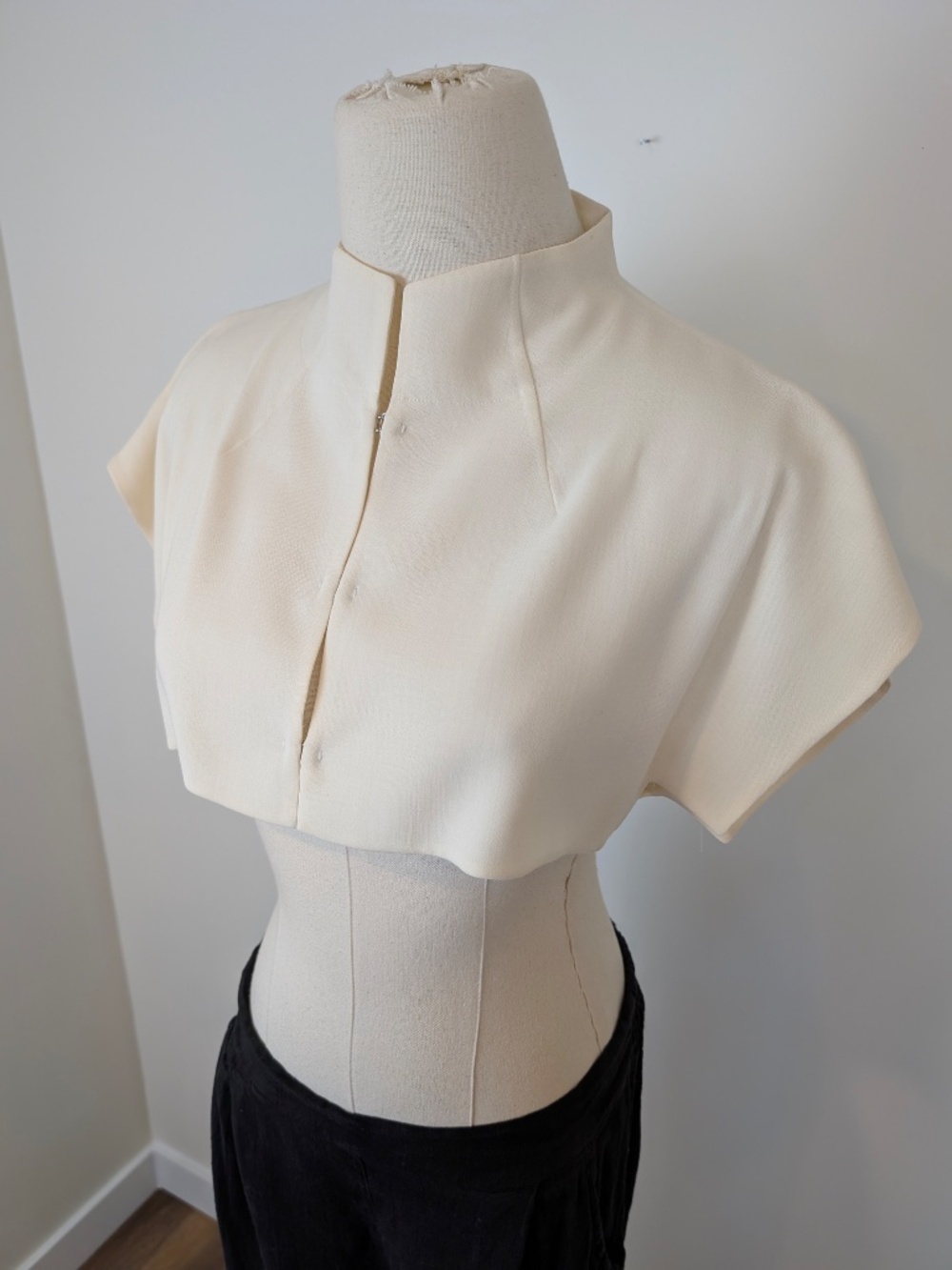 Akris Punto Wool Shawl Bolero Cream Ivory Size XS Luxury Designer - Picture 16 of 16